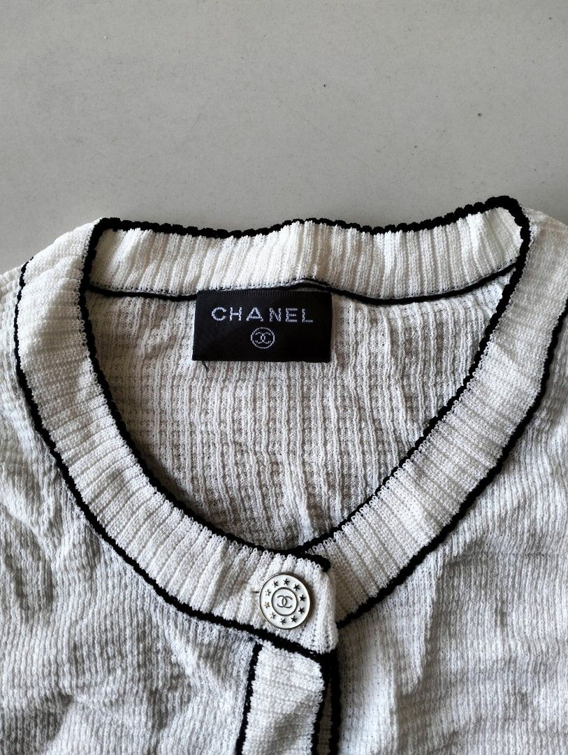 Chanel cardigan (Category: Luxury Accessories) located in San Carlos City. Submitted by guioverlua72920 (Listing ID 1434859923, Image 2). Description: chanel cardigan small W14 L22½ excellent condition no issue ₱600.