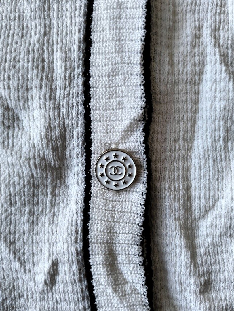 Chanel cardigan (Category: Luxury Accessories) located in San Carlos City. Submitted by guioverlua72920 (Listing ID 1434859923, Image 3). Description: chanel cardigan small W14 L22½ excellent condition no issue ₱600.