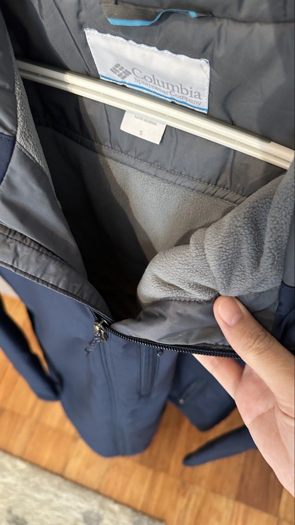 Columbia Men's Gate Racer II Softshell Jacket (Category: Coats, Jackets and Outerwear) located in Quezon City. Submitted by donbcro (Listing ID 1434896707, Image 2). Description: .