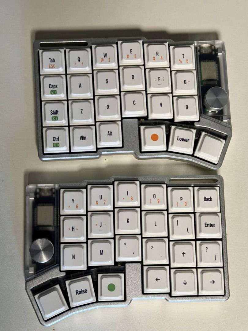 Cornix LP Wireless Split Keyboard (Category: Computer Keyboard) located in Kuala Lumpur. Submitted by letaoservice (Listing ID 1434868479, Image 2). Description: Cornix LP Wireless Split Keyboard, Silver I used it for 2 days after purchase, but I'm selling it because I couldn't get the hang of it. All accessories are included. I also purchased a set of 45 Kailh Deep Sea Silent MINI Islet Low Profile Silent Linear Key Switches (ChocV2/43g/5 pieces