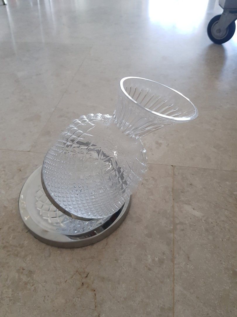 Wine Decanter with Silver Base439508483955773441