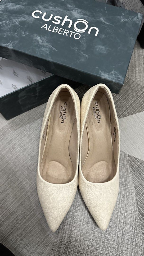 Cushion Alberto Beige Heels Size 40 (Category: Heels) located in Porac. Submitted by lunaangeles285 (Listing ID 1434834493, Image 2). Description: Twice lang nasuot.