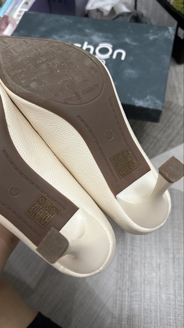 Cushion Alberto Beige Heels Size 40 (Category: Heels) located in Porac. Submitted by lunaangeles285 (Listing ID 1434834493, Image 3). Description: Twice lang nasuot.