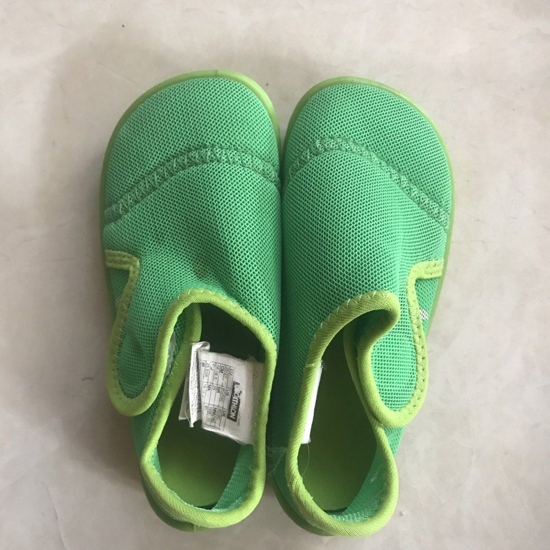 Decathlon Aquashoes for Kids (Category: Babies & Kids Fashion) located in San Miguel. Submitted by ilovesale014 (Listing ID 1434977469, Image 1). Description: - Decathlon Aquashoes - Size: 16-16.5 CM - Color: Bright green - Features: Mesh upper, textured sole for grip - Closure: Hook-and-loop - Condition: Good - Perfect for water activities and beach trips.