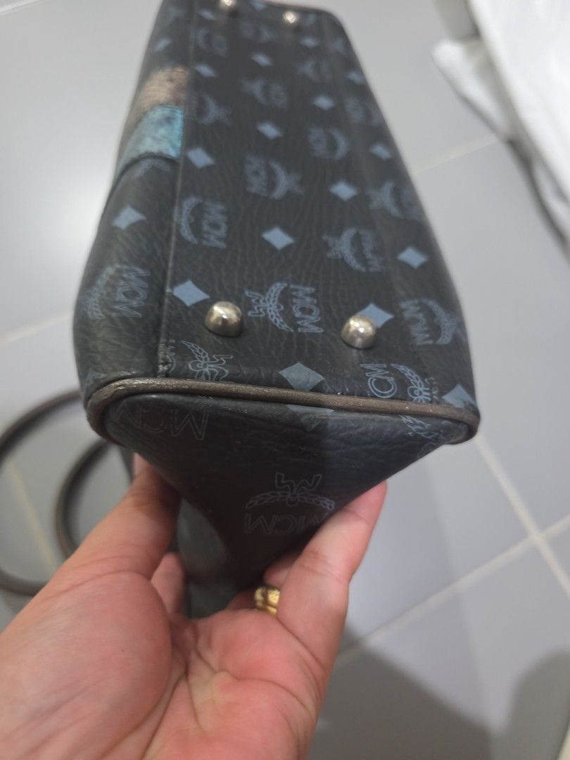 Decluttering M C M (Category: Luxury Bags & Wallets) located in Cebu City. Submitted by mtdsala (Listing ID 1434908575, Image 2). Description: Bought from Thrift Store. Never been used. In good condition. No rubs..