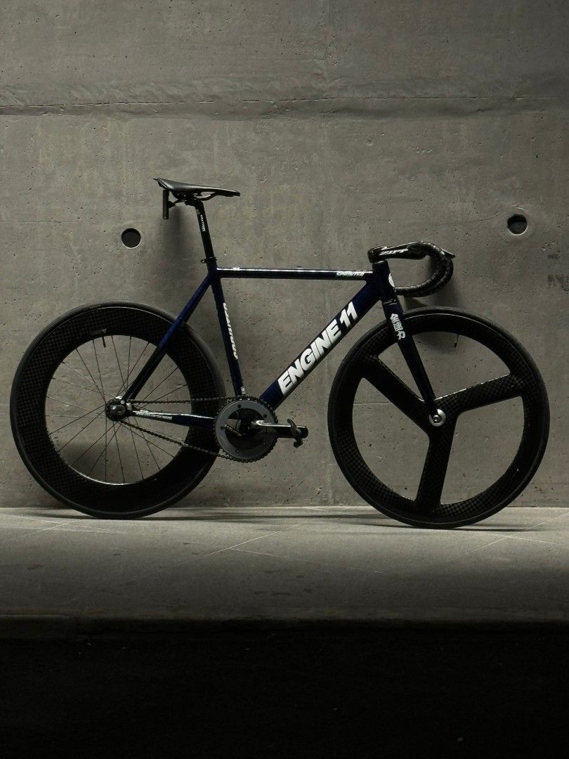 Engine 11 sprinter (Category: Bicycles) located in Singapore. Submitted by cyclekias (Listing ID 1434896766, Image 1). Description: wtt/wts owned this fs for almost 3 years letting go with a heavy heart condi 9/10 no dents no crack just scratches lf offers.