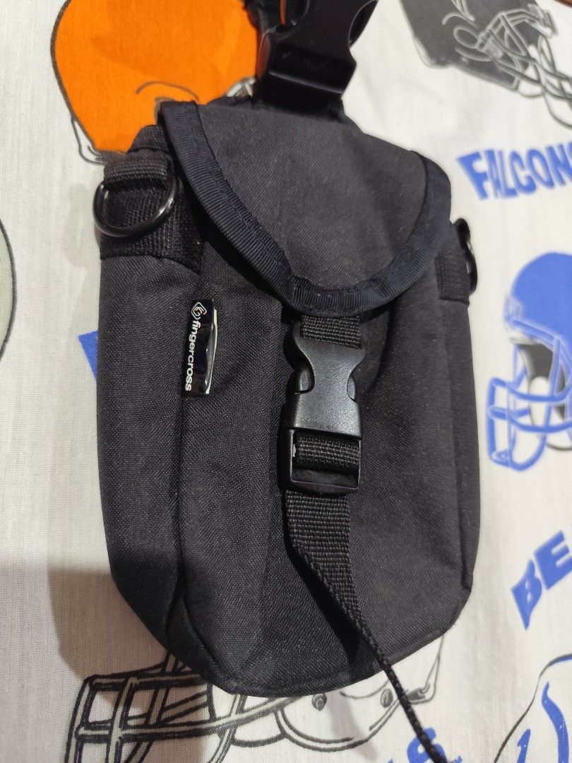 FINGERCROSS POUCH (Category: Belt bags, Clutches and Pouches) located in Baguio. Submitted by FRANKLIN (Listing ID 1434906711, Image 2). Description: FINGERCROSS POUCH BLACK TACTICAL UTILITY POUCH GOOD CONDITION.