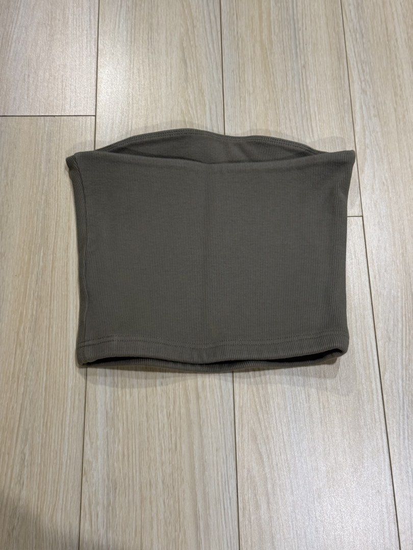 For Keeps Tube Top in Olive, Size S (Category: Others Tops) located in Mandaluyong City. Submitted by justsomeofmythings_ (Listing ID 1434896942, Image 3). Description: - For Keeps tube top - Olive green - Size small - Ribbed texture - Great for layering - Simple and stylish.