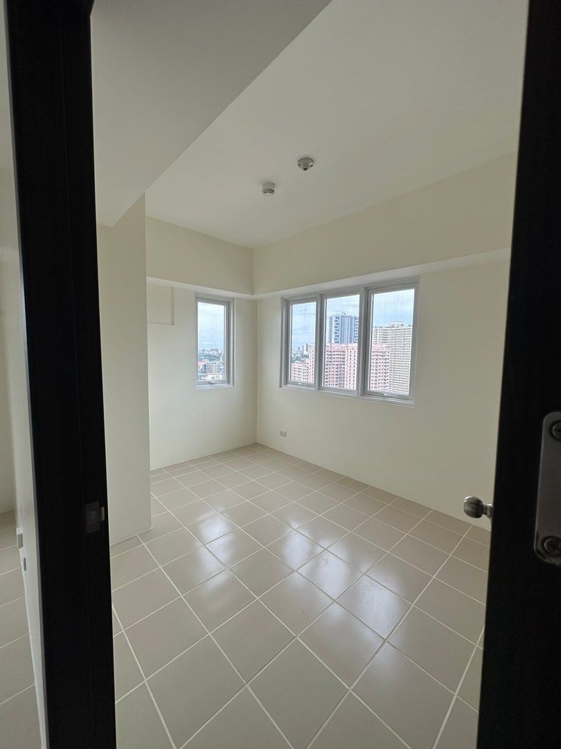 FOR PASALO / ASSUME BALANCE – MANGO TREE RESIDENCES (Category: Apartments & Condos) located in Manila. Submitted by yantanyu (Listing ID 1434886422, Image 3). Description: Selling two (2) 2BR tandem condo units (side-by-side) via assume balance. • Fully updated payments • ~20+ months remaining under rent-to-own • Ready for occupancy • Current market value: ~Php 9.2M per unit • No parking spaces included Cash-out: • Php 2.2M per unit • Php 4.0M fo