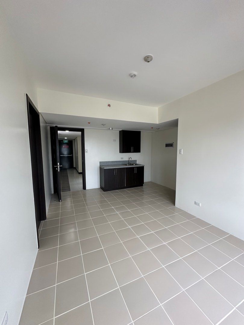FOR PASALO / ASSUME BALANCE – MANGO TREE RESIDENCES (Category: Apartments & Condos) located in Manila. Submitted by yantanyu (Listing ID 1434886422, Image 2). Description: Selling two (2) 2BR tandem condo units (side-by-side) via assume balance. • Fully updated payments • ~20+ months remaining under rent-to-own • Ready for occupancy • Current market value: ~Php 9.2M per unit • No parking spaces included Cash-out: • Php 2.2M per unit • Php 4.0M fo