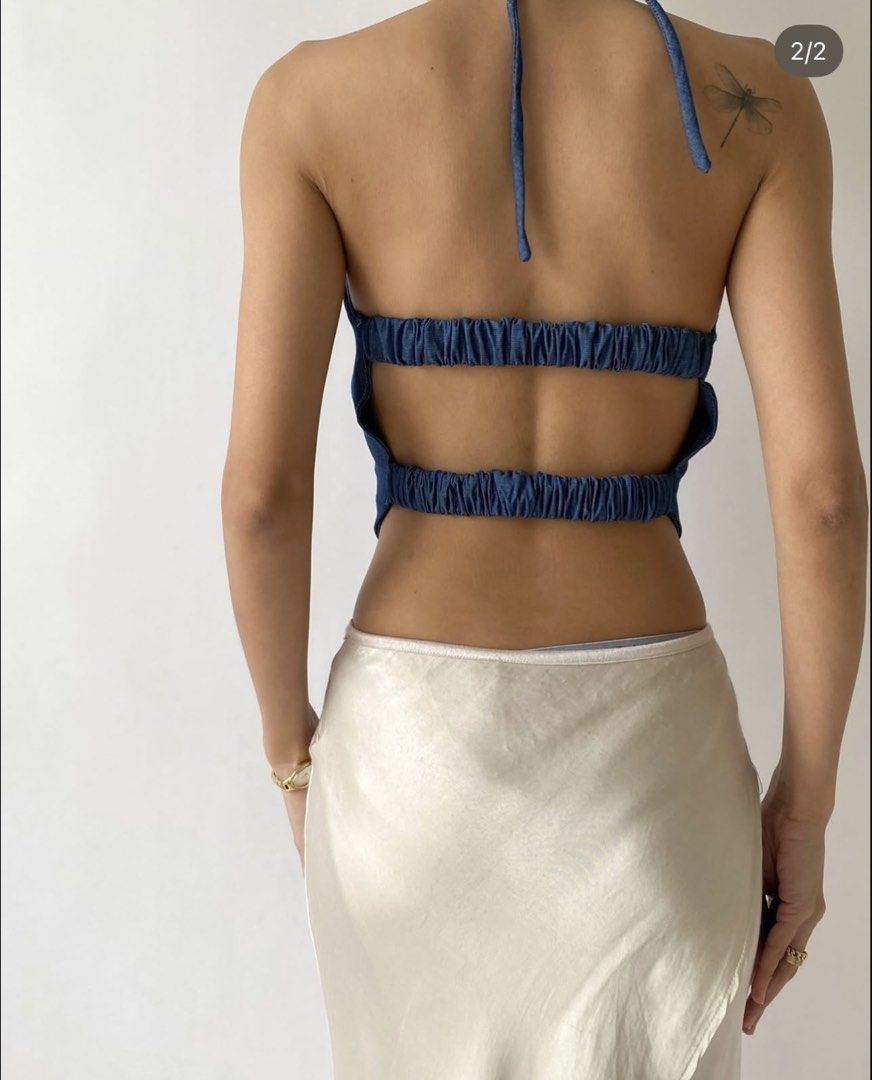 FOR RENT: Shop Florice halter top (Category: Sleeveless) located in Taguig. Submitted by batmanssidehoe (Listing ID 1434891962, Image 2). Description: Rent for 3 days: 300 pesos (plus 100 for extra day) Sec deposit: 500 (will return after rental and if no damages or stains).