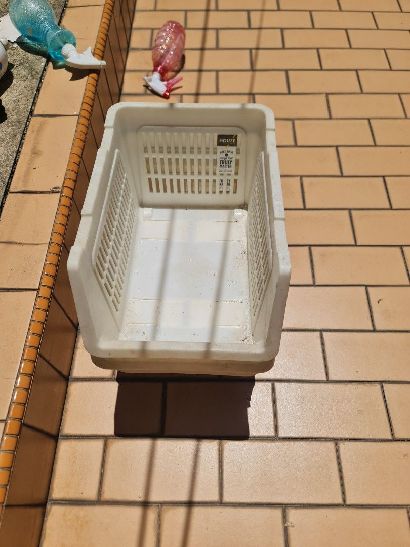 FREE HOUZE Storage Basket / Plastic Basket – Collect by 29 April