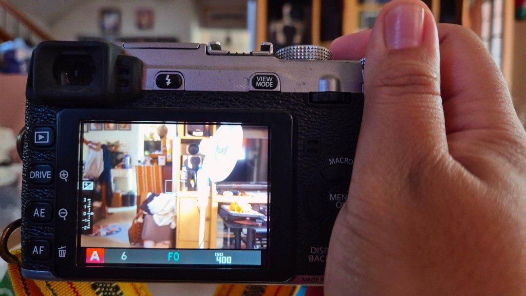Fujifilm X E1 (Category: Cameras) located in Quezon City. Submitted by pluve.arce06210 (Listing ID 1434917190, Image 3). Description: For sale is Fujifilm X E1 mirrorless cam with a C-mount 25mm (or 35mm, not sure) lens (cctv lens when u search online). the c mount lens comes with an adapter (C-Fx mount) and is clean. clean din sensor ng cam. may white part lang sa hand grip pero it DOES NOT AFFECT PHOTOS. it also has an optical viewfinder so tha
