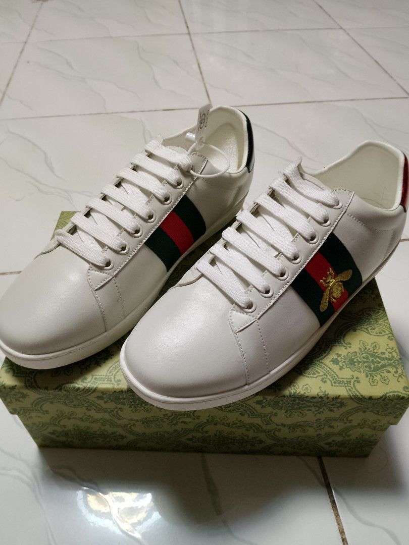 G classi Bee design Premium (Category: Sneakers) located in Pasig City. Submitted by blinkeys.finds (Listing ID 1434862763, Image 1). Description: Brandnew with Box Size 44.