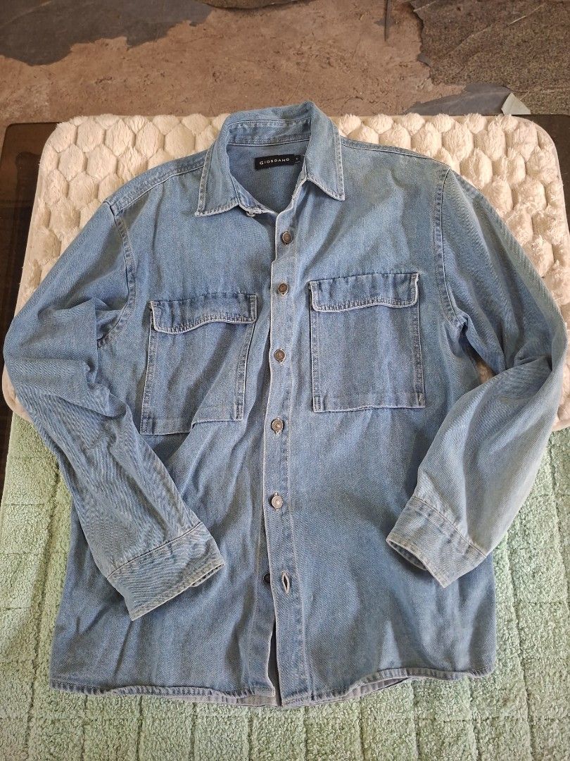 Giordano Denim Jackets (Category: Coats, Jackets and Outerwear) located in Tuburan. Submitted by kimoii (Listing ID 1434844861, Image 1). Description: size:23W×28L no issue complete tags.