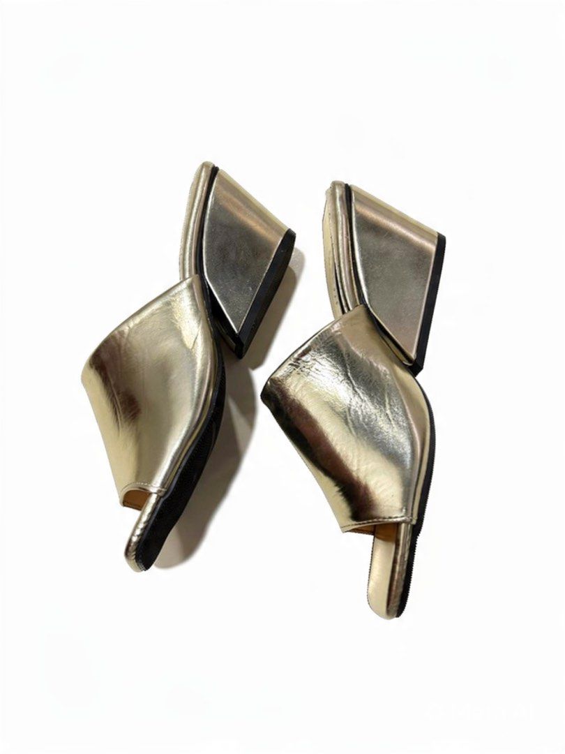 Gold Square Toe Heels (Category: Heels) located in Antipolo. Submitted by cl026 (Listing ID 1434928637, Image 3). Description: - Gold square toe sandals - Comfortable block heel - Metallic finish - Ideal for special events - "FASHION" printed insole.