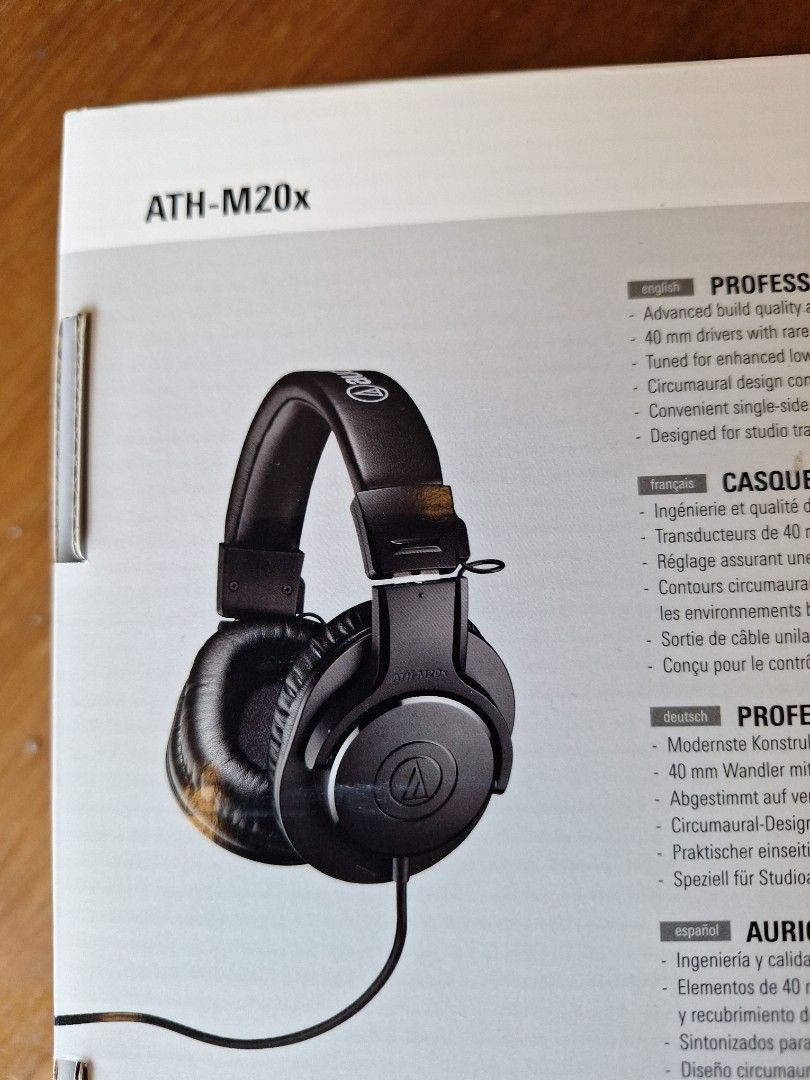 Headphones439419666255073282