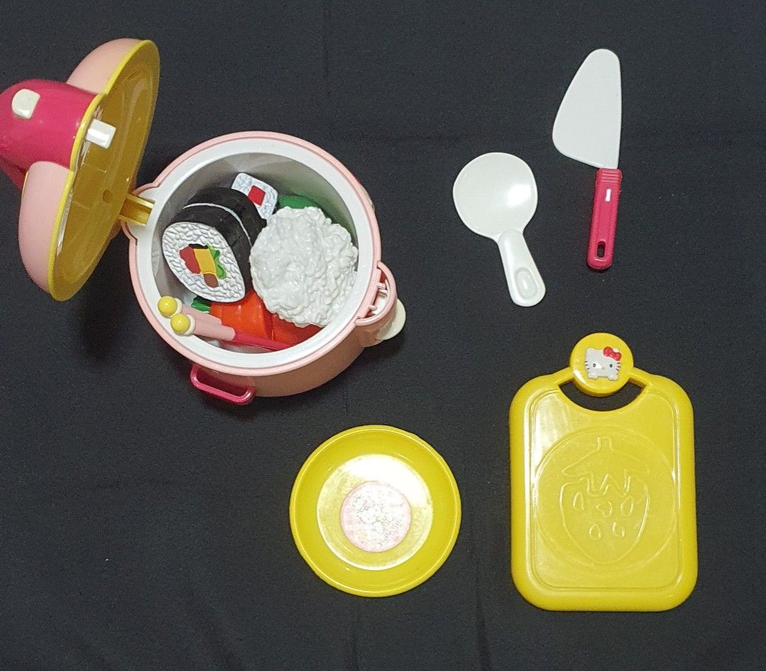 Hello Kitty shushi set + rice cooker (Category: Cookware & Accessories) located in Quezon City. Submitted by 5etsuna (Listing ID 1434912035, Image 1). Description: RARE, hard to let go (personal fav).