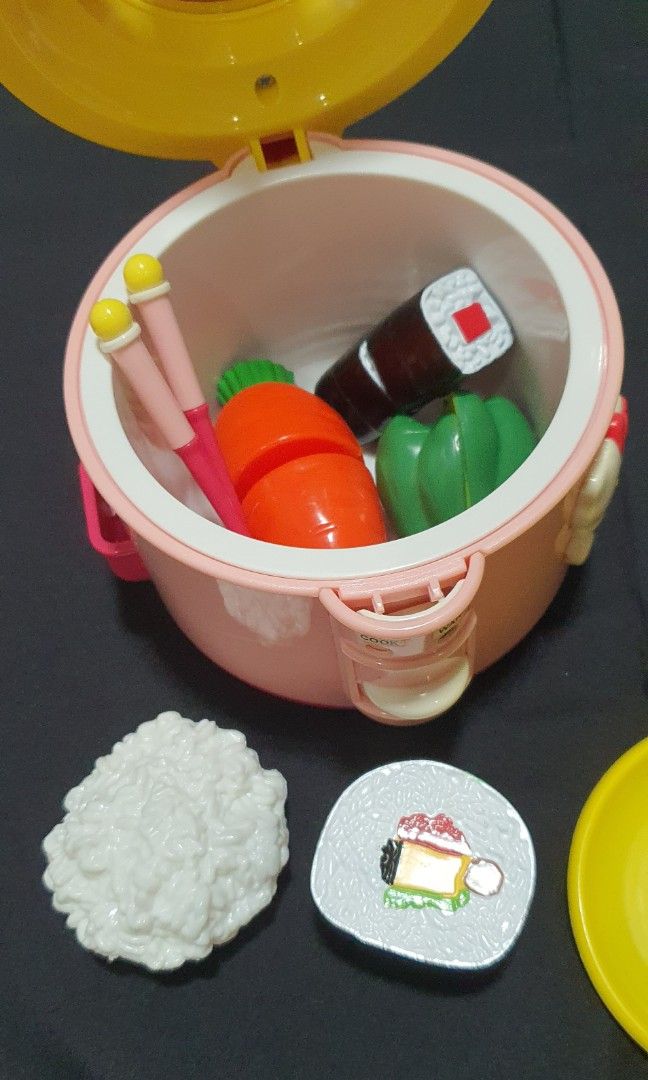 Hello Kitty shushi set + rice cooker (Category: Cookware & Accessories) located in Quezon City. Submitted by 5etsuna (Listing ID 1434912035, Image 2). Description: RARE, hard to let go (personal fav).