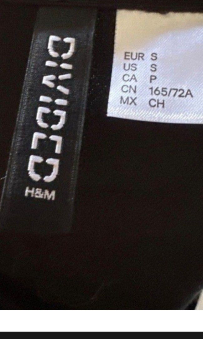 H&M black jumper dress (Category: Dresses) located in Caloocan City. Submitted by Pisces0307 (Listing ID 1434869704, Image 3). Description: .