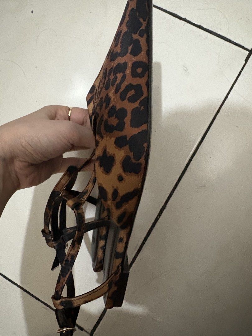 H&M Leopard Print Pointed Sandals (Category: Flats & Sandals) located in Quezon City. Submitted by elline_manaois02 (Listing ID 1434971753, Image 2). Description: - H&M sandals - Leopard print design - Pointed toe - T-strap with ankle strap - Black soles.