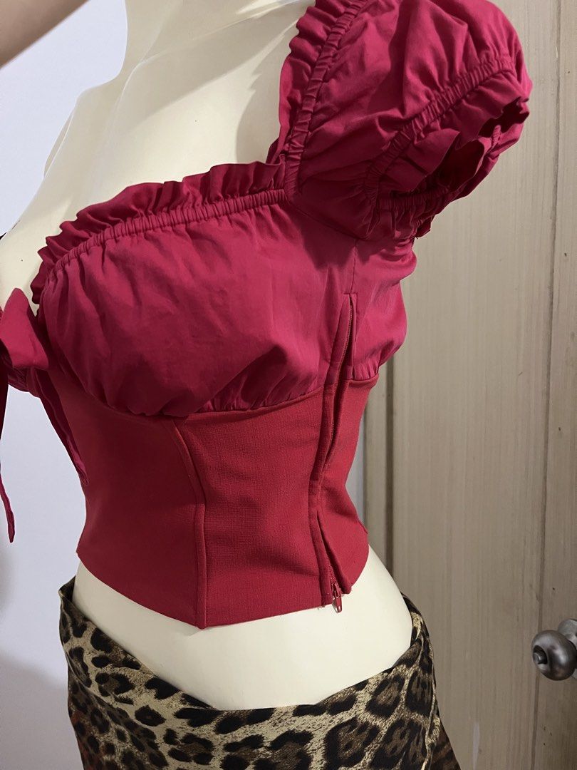 i.am.gia naomi top in red (Category: Others Tops) located in Apalit. Submitted by shopaholicdollie (Listing ID 1434985821, Image 2). Description: No issues Super HQ xs-semi m Worn by bella & cindy in white.