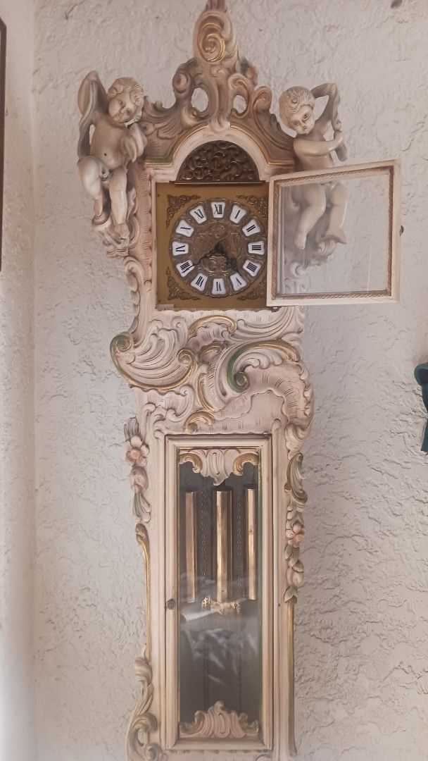 Italian Grand Fathers Clock (Category: Clocks) located in Manila. Submitted by jeffjengja91740 (Listing ID 1434872743, Image 3). Description: Italian Grand fathers Clock authentic good Working, use well, From italian muebles. Sellingnfor 95k only for inquiry Pls Call 09063246720.
