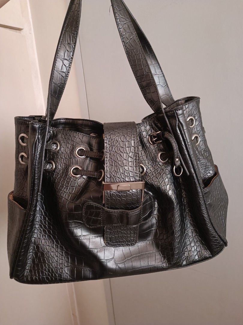 RUSH SALE Jimmy Choo alternative Vivace croc bag (Category: Shoulder Bags) located in Paranaque City. Submitted by earlylux (Listing ID 1434867799, Image 1). Description: Please inspect photos for signs of usage/flaw No inclusions! Normal signs of usage please manage your expectations you're buying a secondhand bag. Pm for more details No return, no refund, no exchange, no cancellation! First to pay Joy miners will be blocked! MOP: Payment first 