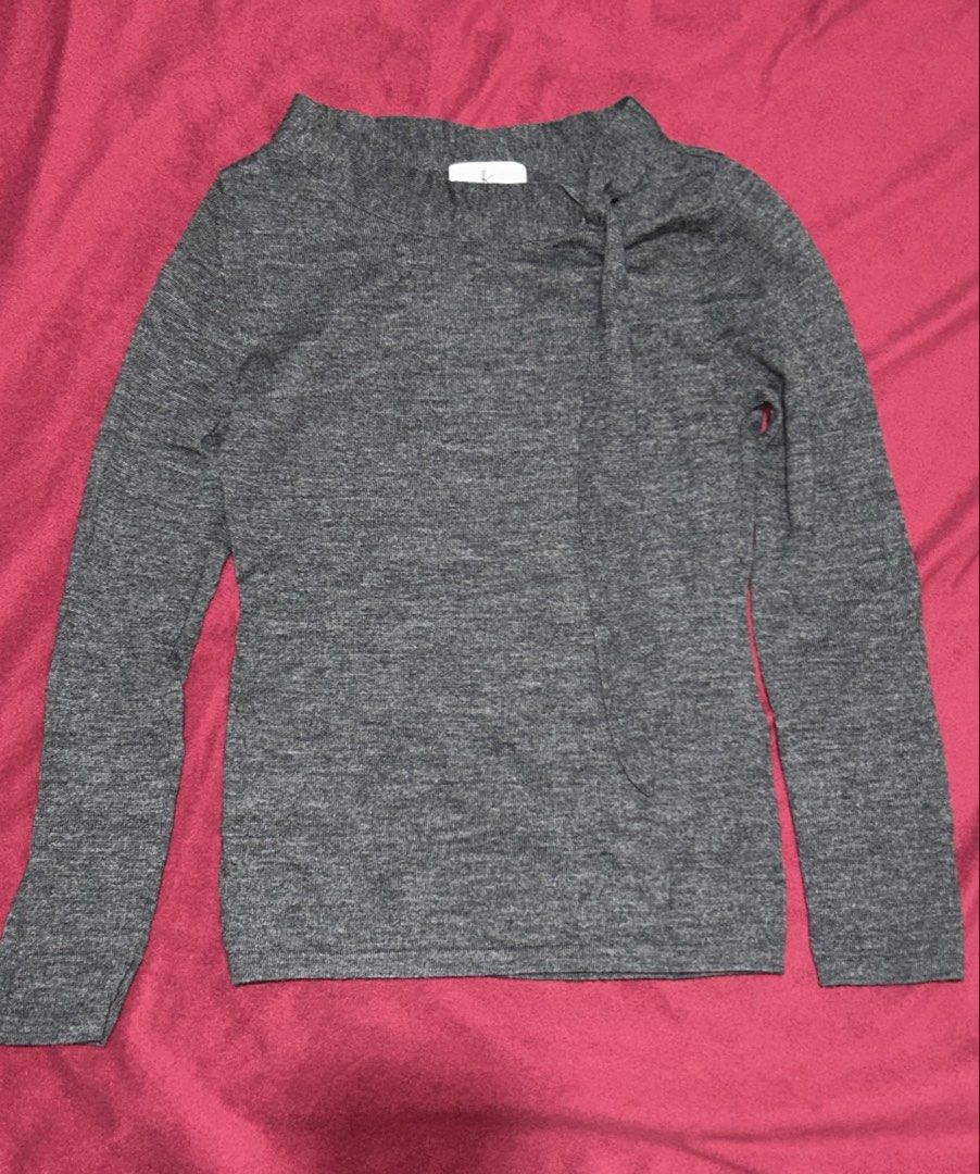 Kumikyoku Gray Sweater (Category: Coats, Jackets and Outerwear) located in Polangui. Submitted by declutterw_kat (Listing ID 1434945412, Image 1). Description: - no flaws rfs: decluttering Payment first policy.