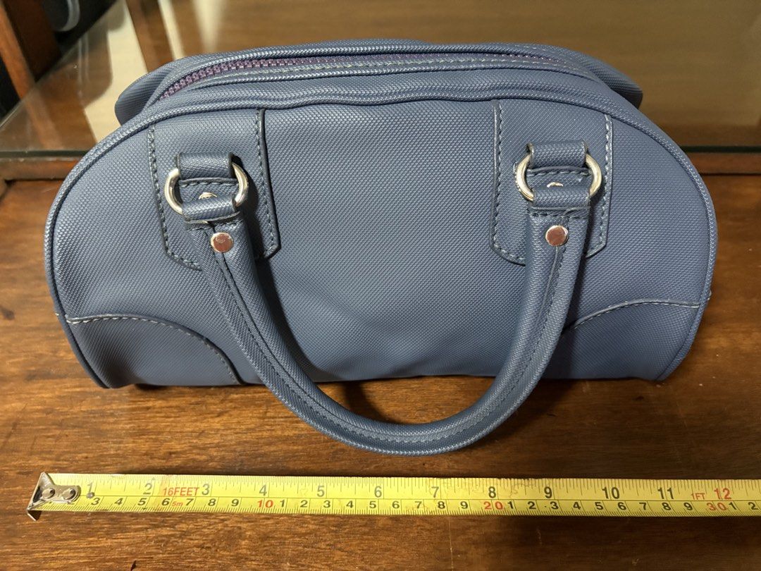 Lacoste Bag (Category: Luxury Bags & Wallets) located in Marikina City. Submitted by curated2020 (Listing ID 1434940636, Image 2). Description: Vintage Lacoste Bag Payment -Gcash or Paymaya only Courier fee - I will arrange thru grab or lalamove then add the amount..
