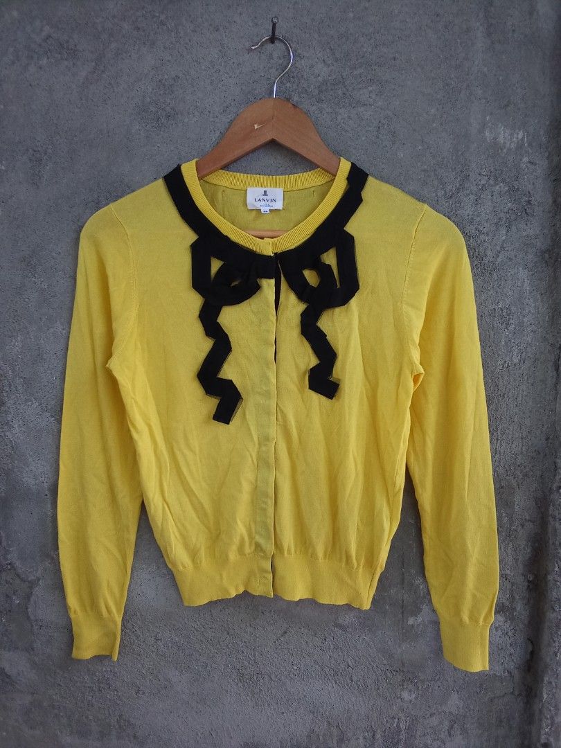 Lanvin en Bleu Buttondown Cardigan (Category: Longsleeves) located in Tabaco. Submitted by rebirthalley (Listing ID 1434950002, Image 1). Description: Width-17.5 Length-21.5 Excellent No flaws 1780.