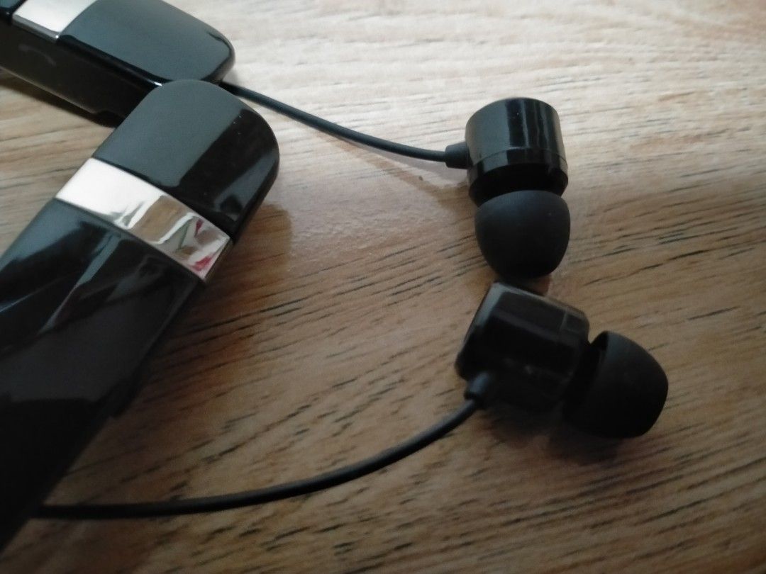 LG TONE PRO HBS-760 BLUETOOTH NECK EARPHONE (Category: Earphones) located in Cabuyao City. Submitted by Bike_Clothing10 (Listing ID 1434912567, Image 2). Description: READ FIRST... FOR SALE: LG TONE PRO HBS-760 BLUETOOTH NECK IN EAR EARPHONE Excellent Condition All Buttons Working Loud Sound Good Battery Life Micro USB Charging Port PRICE: 1500 + SF PICK UP OR SHIPPING ONLY LOCATION: Cabuyao Laguna -NO COD/COP- MOP: GCASH COURIER: J&T DM FOR INQU