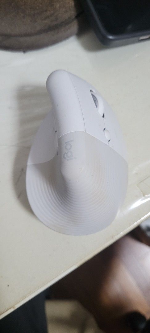 Logitech Lift Vertical Ergonomic Mouse - White439551703291023361