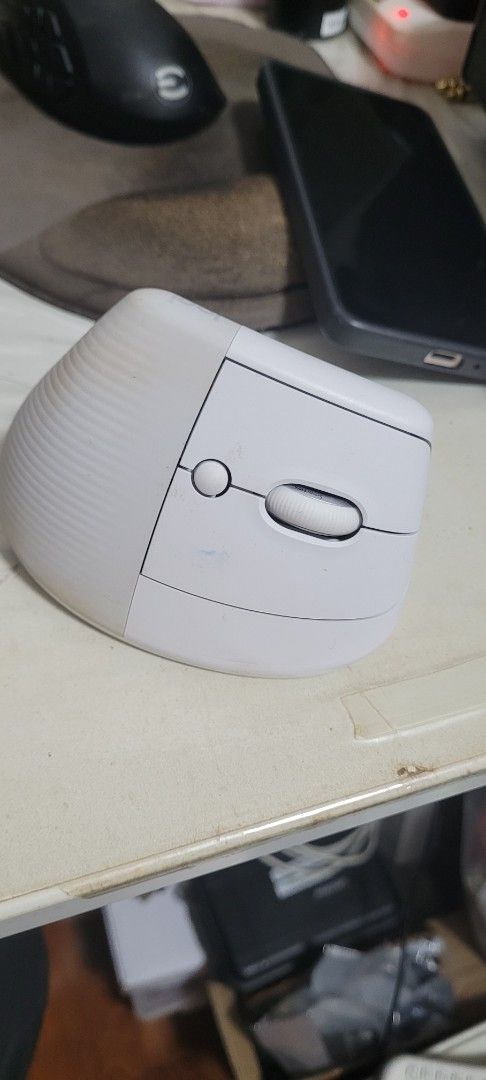 Logitech Lift Vertical Ergonomic Mouse - White439551703291023360