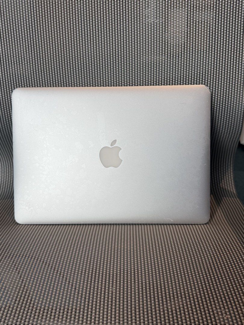 MacBook Air439428716985722881