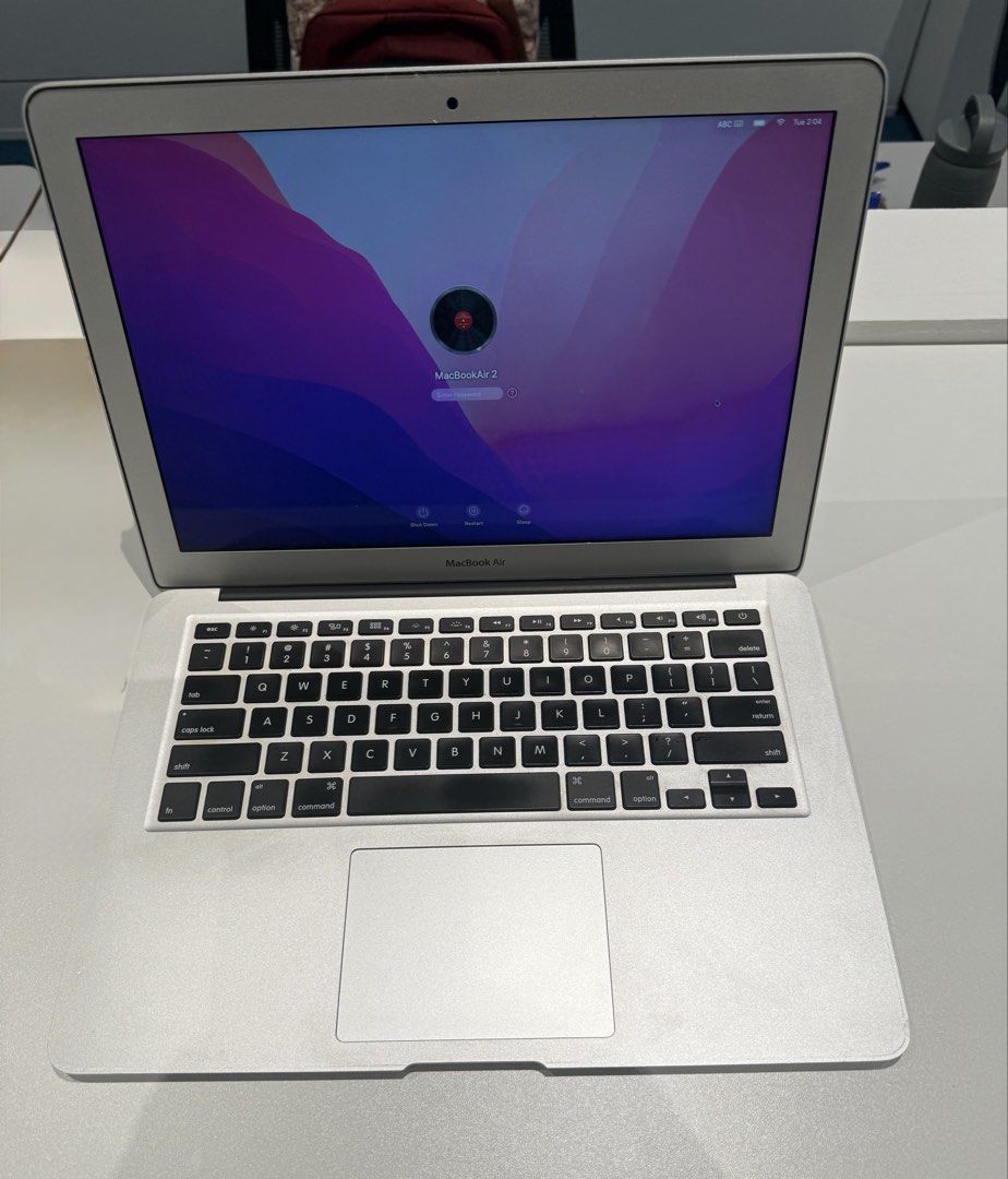 MacBook Air439428716985722880
