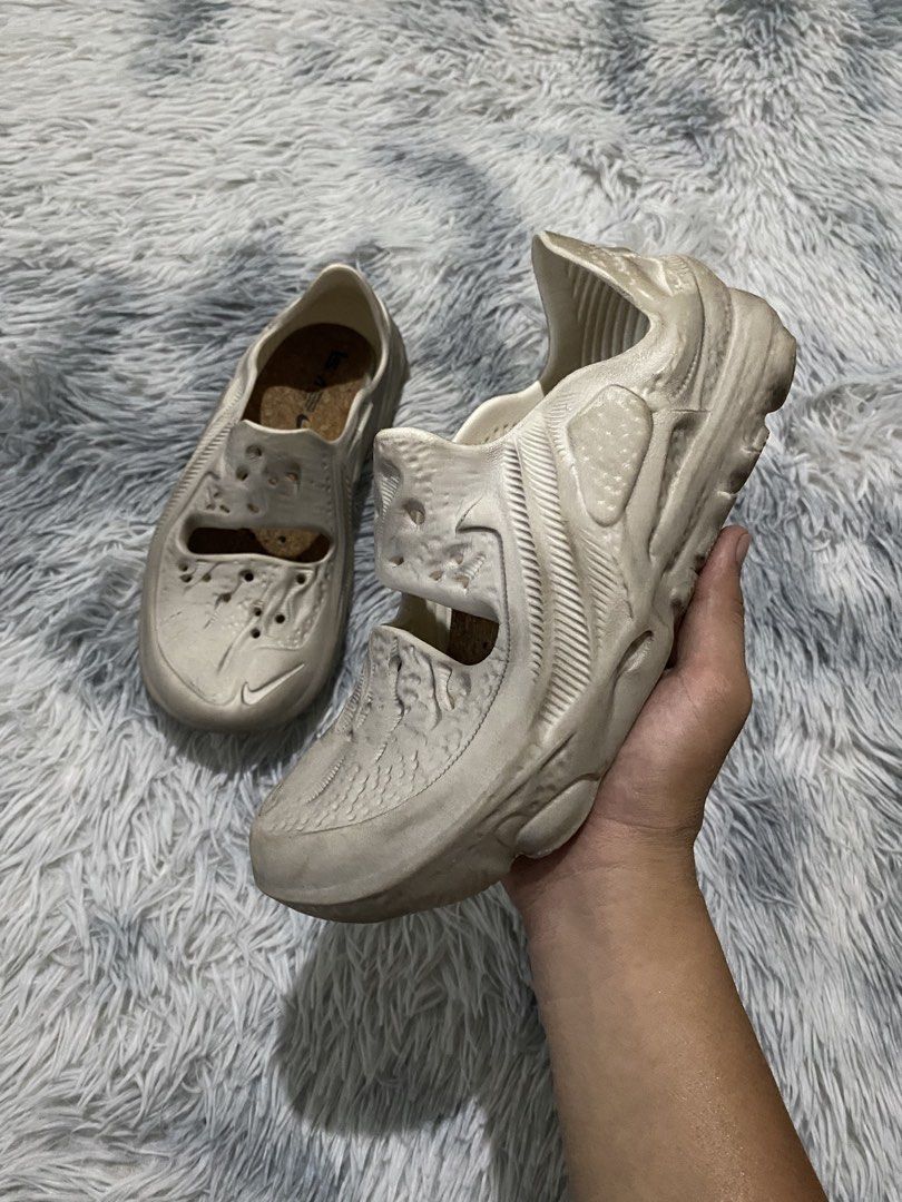 Unisex Nike iSPA Universal Sneaker (Category: Sneakers) located in Carmen. Submitted by yawbuangaka (Listing ID 1434925499, Image 2). Description: Men's Nike iSPA Universal Sneaker Natural White US 8 / 26CM / 41EU In very good condition Minimal heeldrag No box.