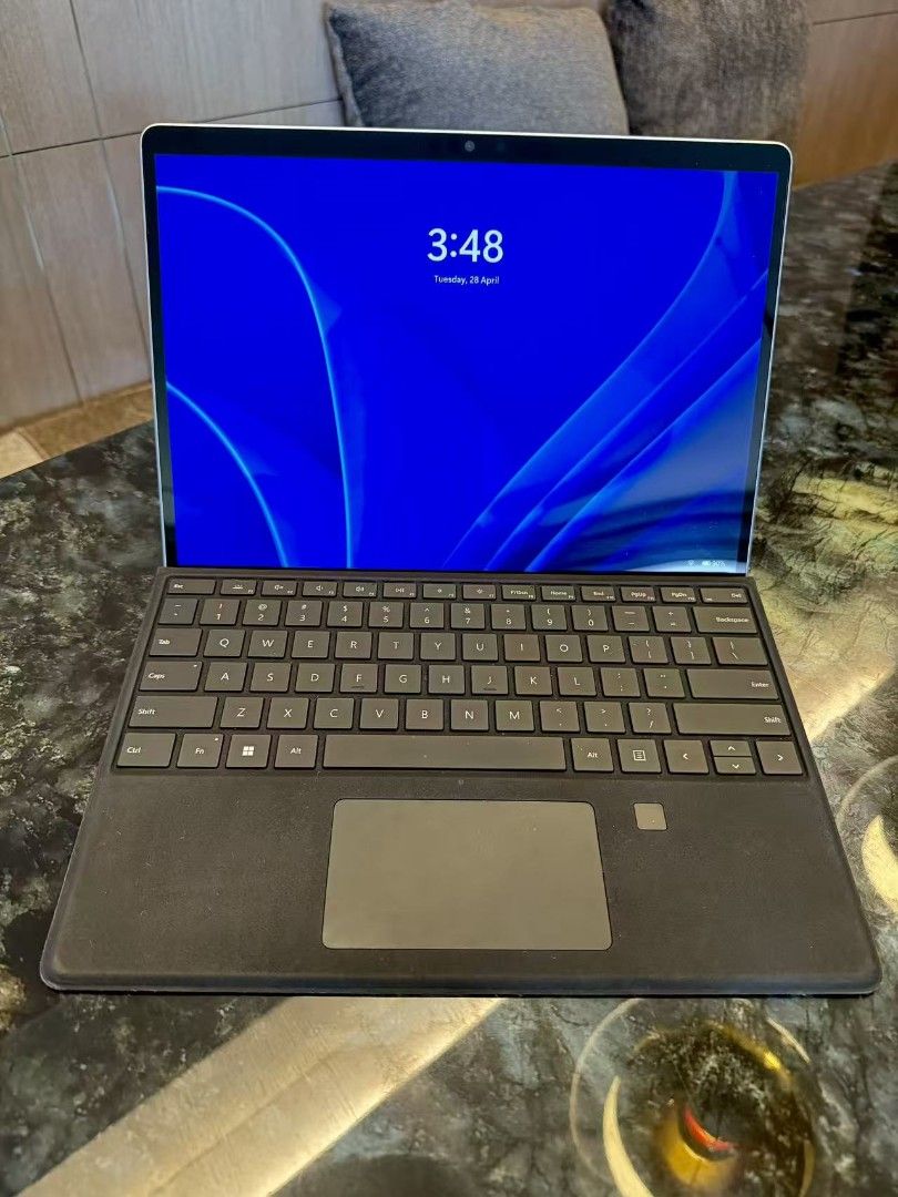 Microsoft Surface Pro 8439768587405240320
