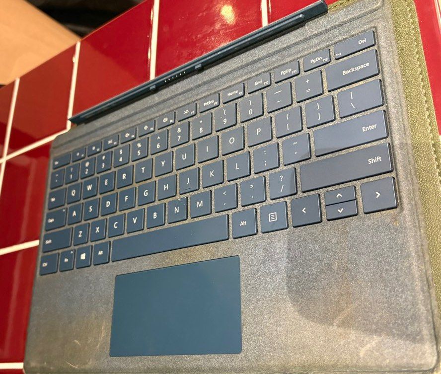 Microsoft Surface pro keyboard439669705566464000