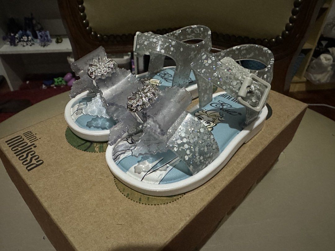 Mini Melissa for kids (Category: Babies & Kids Fashion) located in Antipolo. Submitted by capizexport (Listing ID 1434934728, Image 1). Description: Mini Melissa Brand new Price 700 pesos Size 5 USA kids With box .