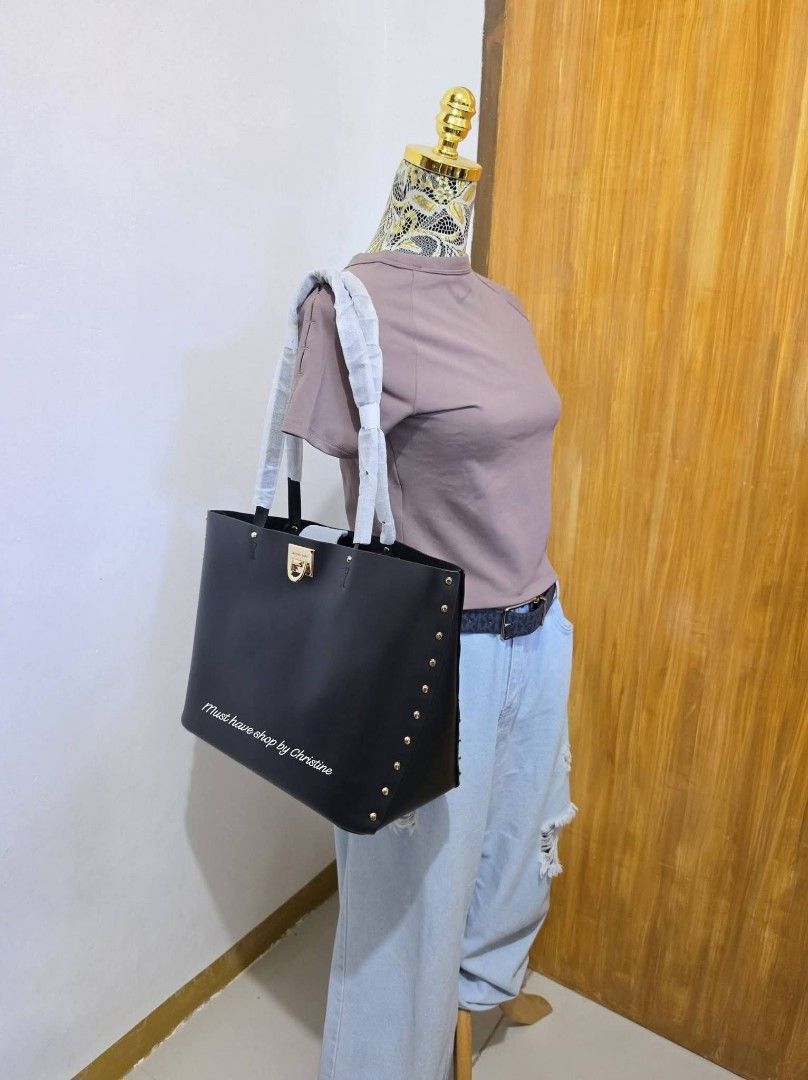 MK manhattan large tote (Category: Luxury Bags & Wallets) located in Bauang. Submitted by chictine (Listing ID 1382470506, Image 1). Description: Brandnew With tag and carecard Source from US 💯% original or moneyback ✅ cod/cop accepted ✅ open for layaway 📍Bauang, La Union For more bags and proof of transactions, please visit my Fb page: Must have shop by Christine.