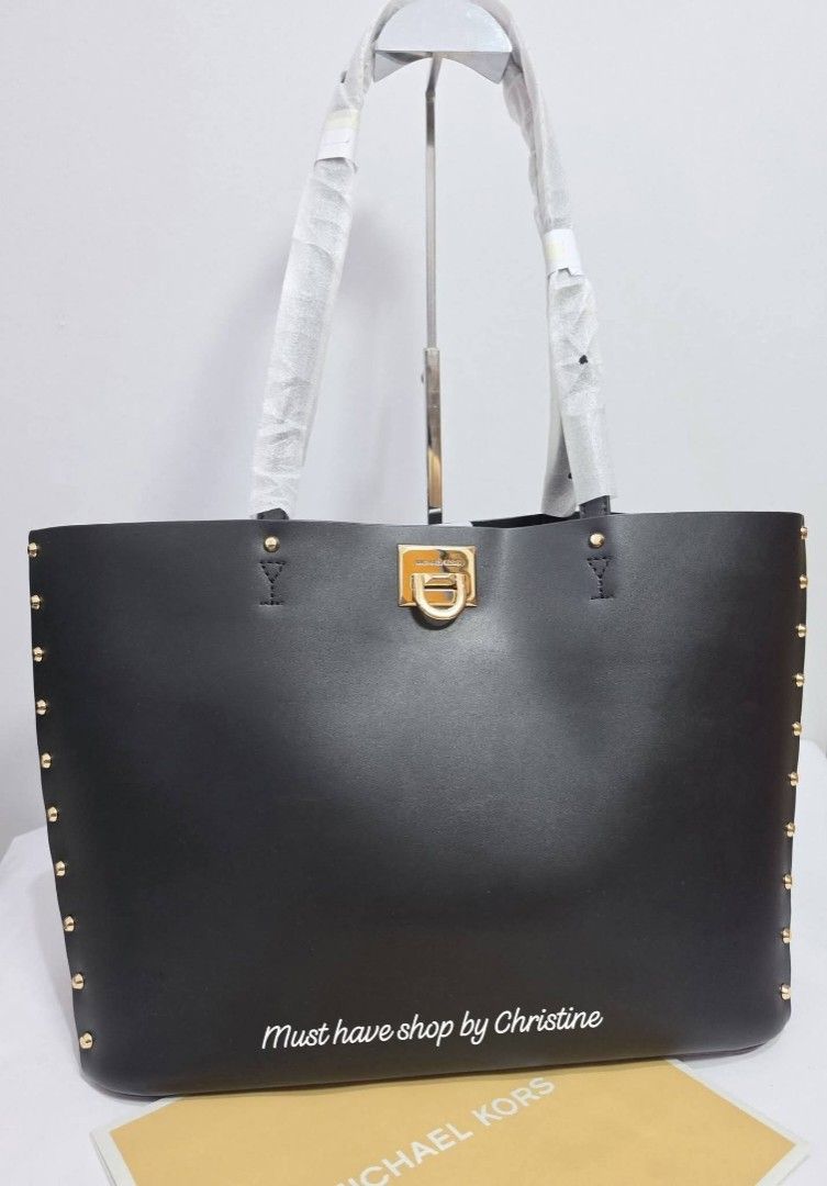 MK manhattan large tote (Category: Luxury Bags & Wallets) located in Bauang. Submitted by chictine (Listing ID 1382470506, Image 2). Description: Brandnew With tag and carecard Source from US 💯% original or moneyback ✅ cod/cop accepted ✅ open for layaway 📍Bauang, La Union For more bags and proof of transactions, please visit my Fb page: Must have shop by Christine.