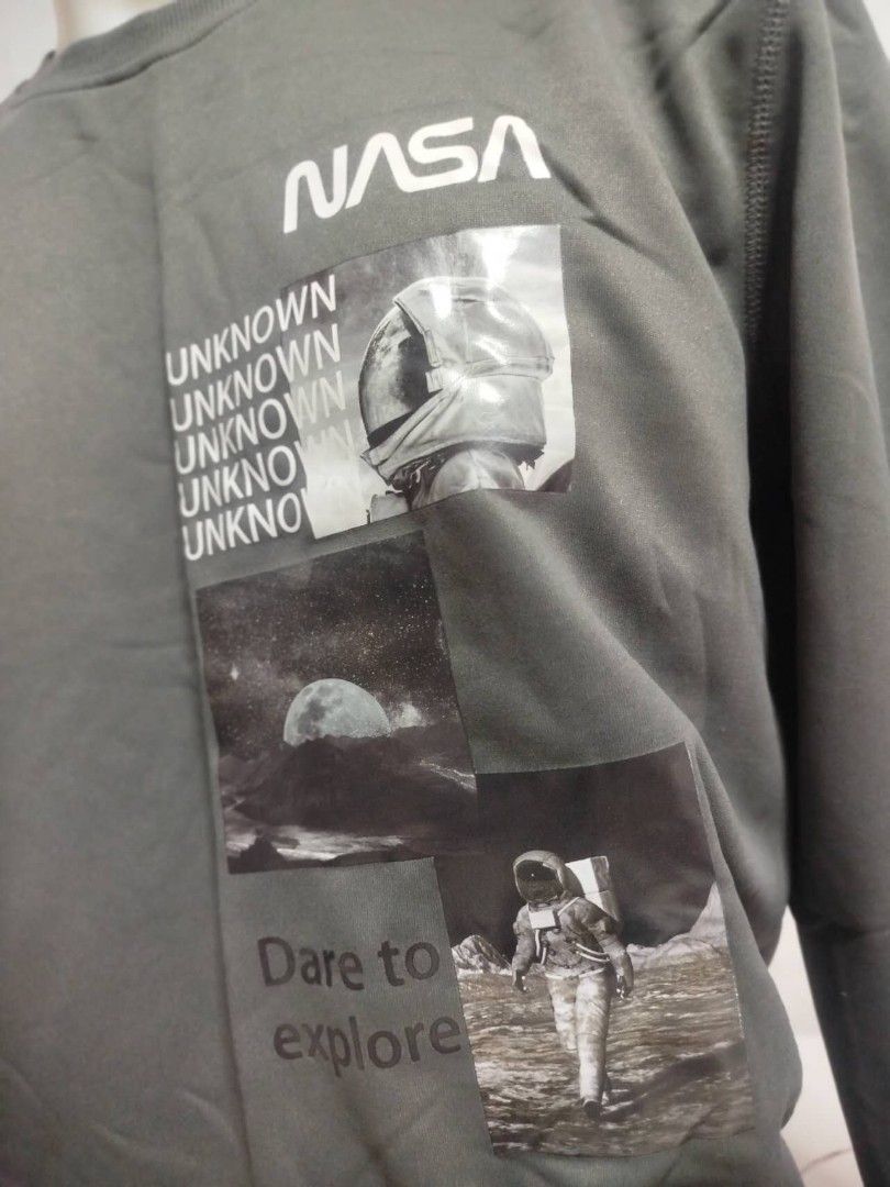 NASA Long Sleeve Shirt (Category: Tshirts & Polo Shirts ) located in Mandaluyong City. Submitted by allinthehood (Listing ID 1434887877, Image 3). Description: - Dark grey long sleeve shirt - Features a NASA logo - Graphic design on the front - Design includes the words "UNKNOWN" - Also includes "Dare to explore".