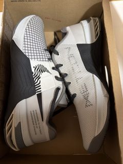(Category: ) located in . Submitted by sneakerheadzzz (Listing ID 1434990934, Image 1). Description: .