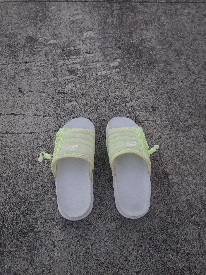 Nike Women's Slides (Category: Slippers and slides) located in Calapan. Submitted by thriftopia_12 (Listing ID 1434943685, Image 2). Description: - Nike slides - Light green quilted strap - White sole - Size: US 8, EUR 39 to 40, 25 cm - Made in Vietnam - Nike logo visible - Ideal for casual wear.