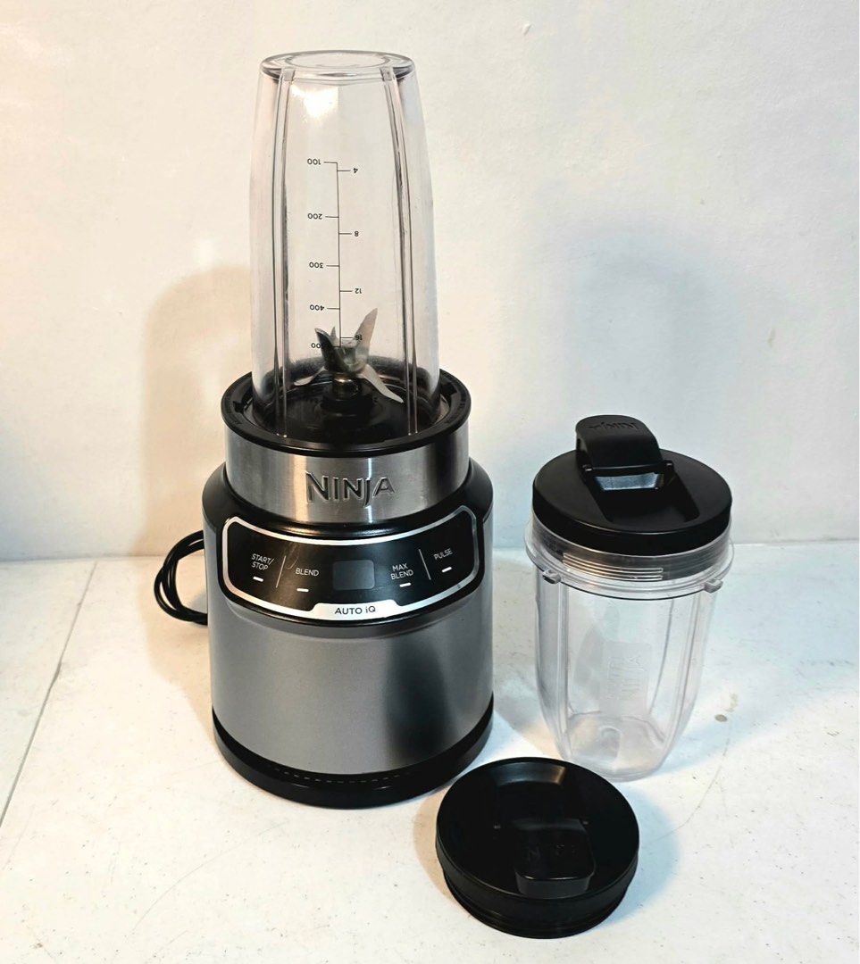 Ninja Nutri-Blender Pro Auto-iQ 1000W (Category: Juicers, Blenders & Grinders) located in Taytay. Submitted by mikz_1303 (Listing ID 1434814478, Image 2). Description: Ninja Nutri-Blender Pro with Auto IQ Australian mall pull out Used as demo unit Model: BN500ANZ Box 2 bottle 1 blade 2 lid 220V No issue 6.5k.
