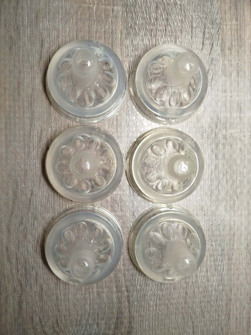 No. 2 Avent Natural Response Teat (Category: Breastfeeding & Bottle Feeding) located in Manila. Submitted by beblips (Listing ID 1434958620, Image 1). Description: Selling Price per piece - 100/1pc.