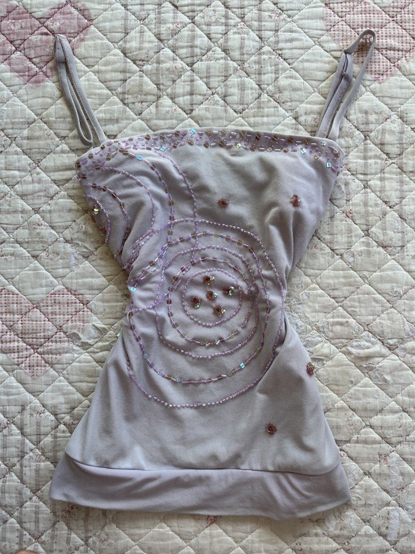 ( SOLD ) Oasis London Embellished Top (Category: Sleeveless) located in Bacacay. Submitted by jillscloset.y2k (Listing ID 1434905014, Image 1). Description: Currently hearing offers for this Oasis london beaded top sp: 250.