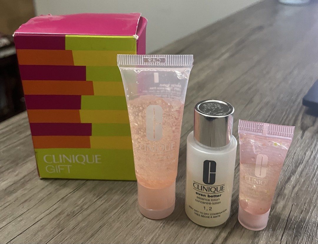 OG Clinique Gift Set (Category: Face Care) located in Quezon City. Submitted by sterling_grace (Listing ID 1434973032, Image 1). Description: .