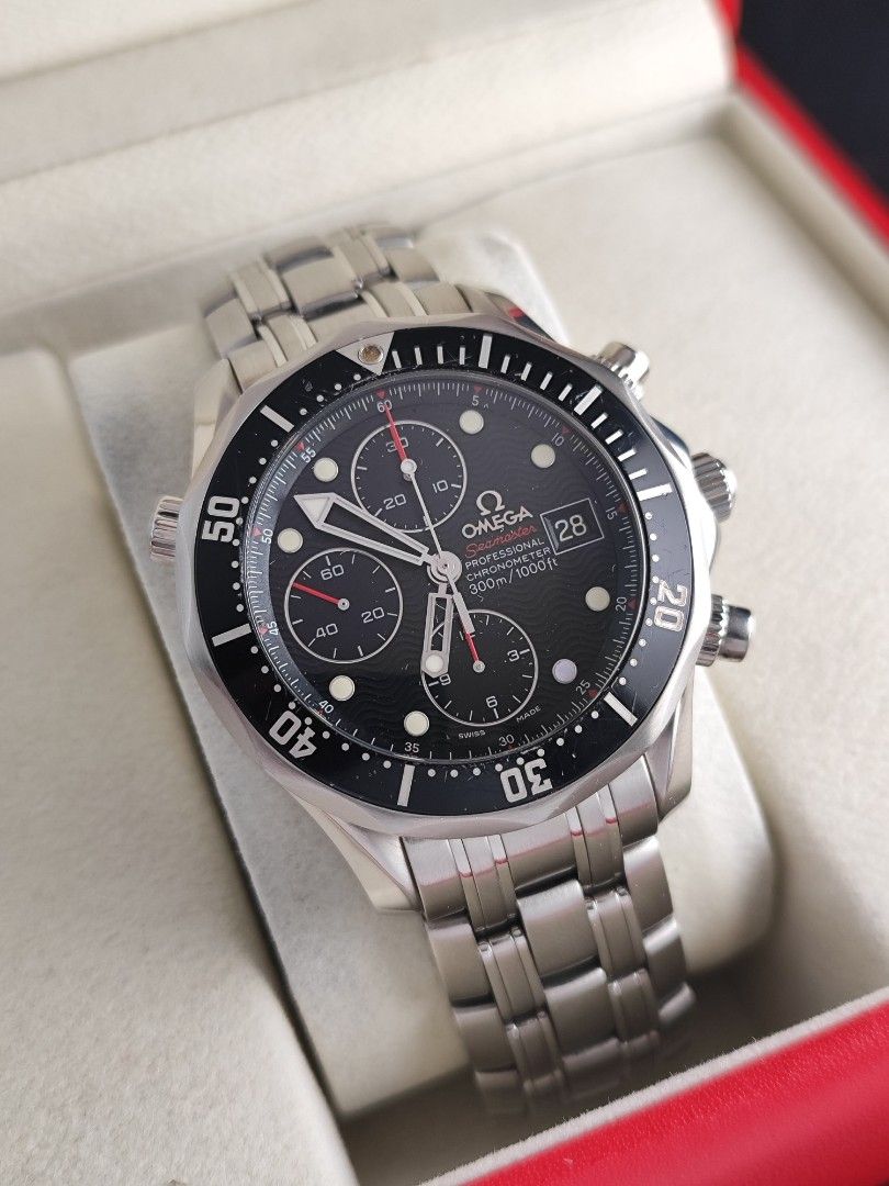 Omega Seamaster Chronograph 41mm (Category: Men's Watches) located in San Juan City. Submitted by MW_888 (Listing ID 1434852777, Image 3). Description: Omega Seamaster Chronograph 41mm Black dial Automatic Ref 213.3042 8.7/10 condition Inclusions: watch, original steel bracelet fit to approx 7.8" wrist and watch case *photo reference on 6.5" wrist *no lume on 5 o'clock; easy to apply lume 160k.
